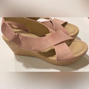Platform light pink leather sandal